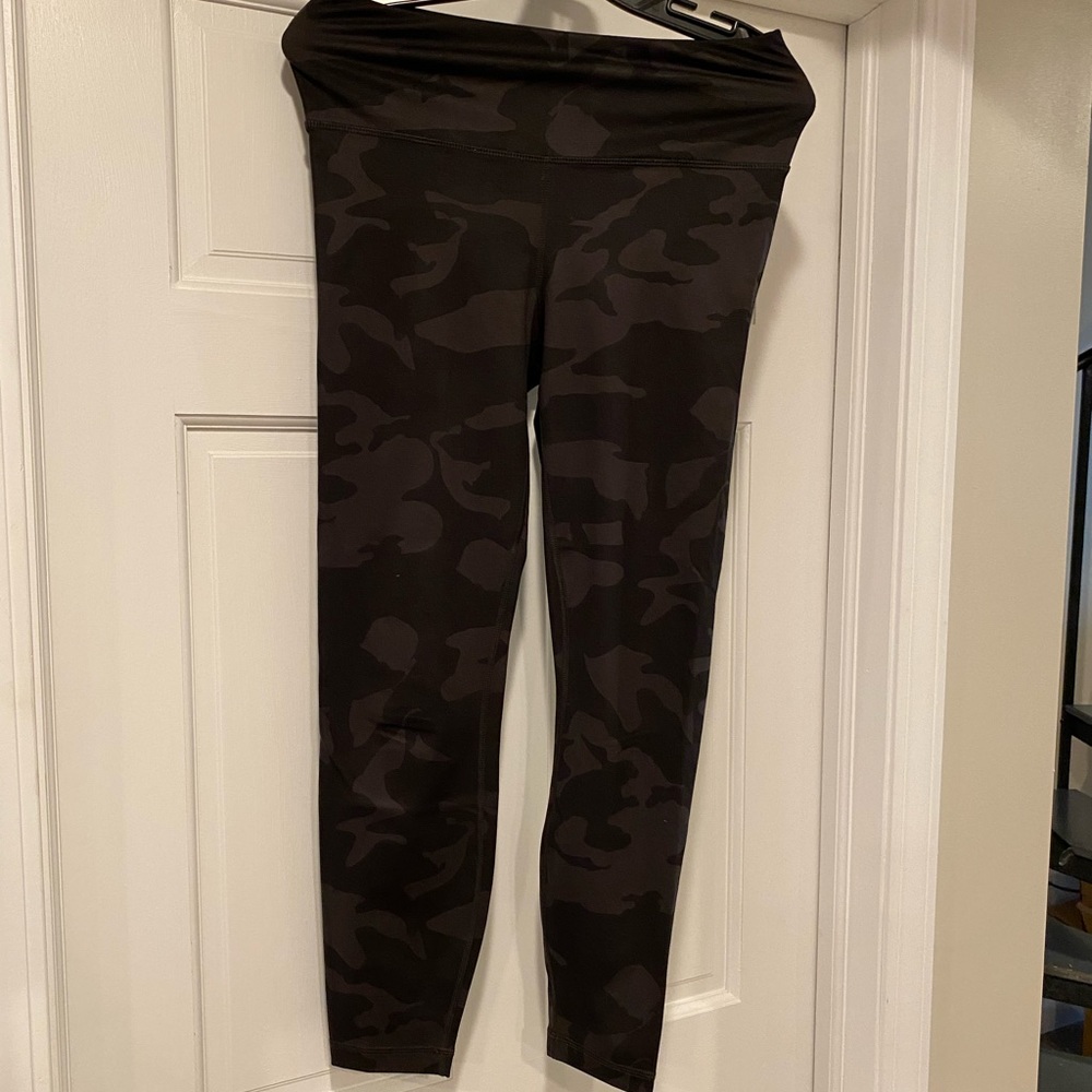 Yogalicious Black/Grey Camo Leggings Size Medium